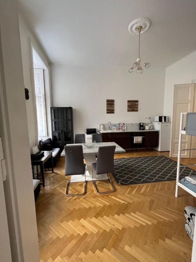 Love, Peace & Easy Living Apartment Budapeste Exterior foto